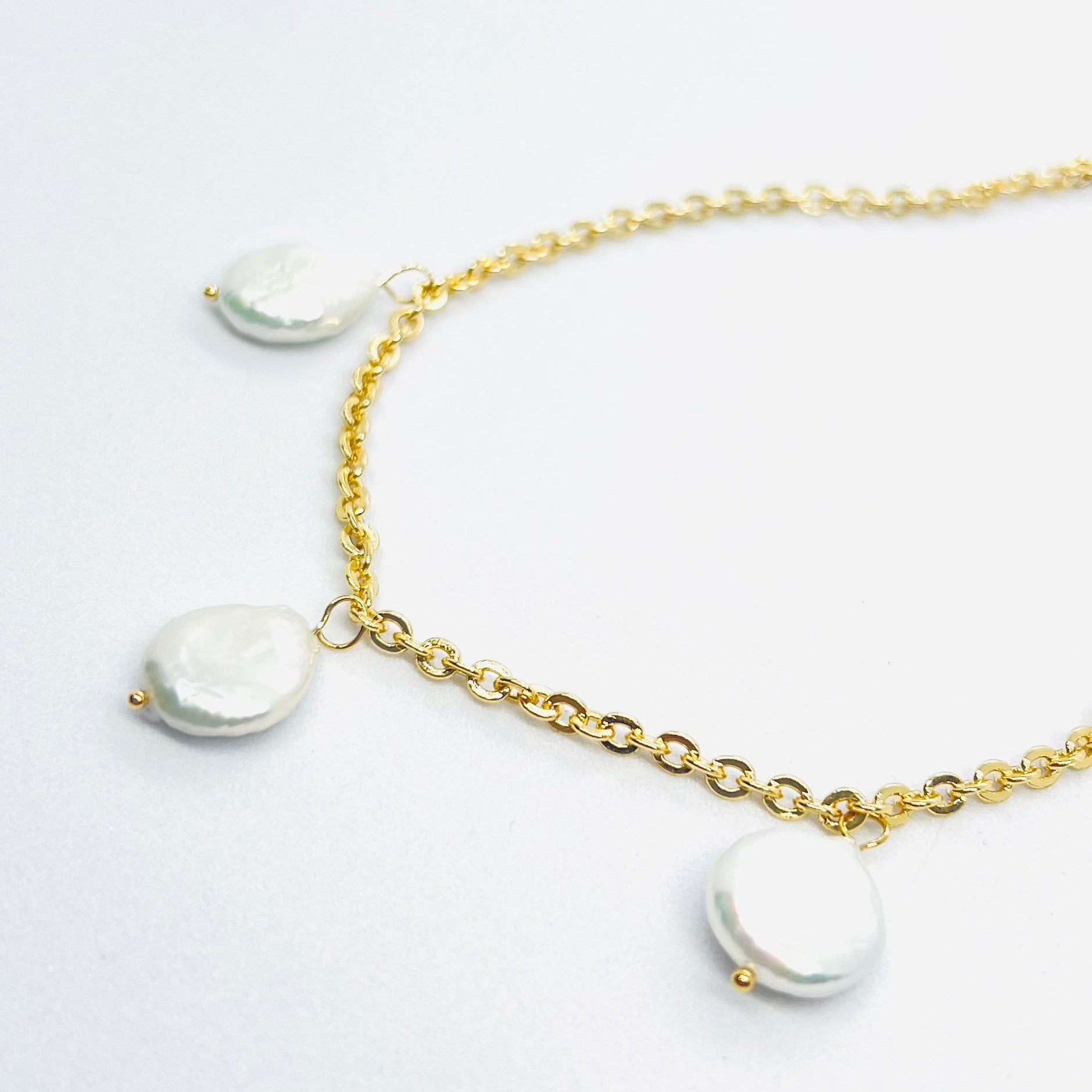 TRIPLE PEARL NECKLACE