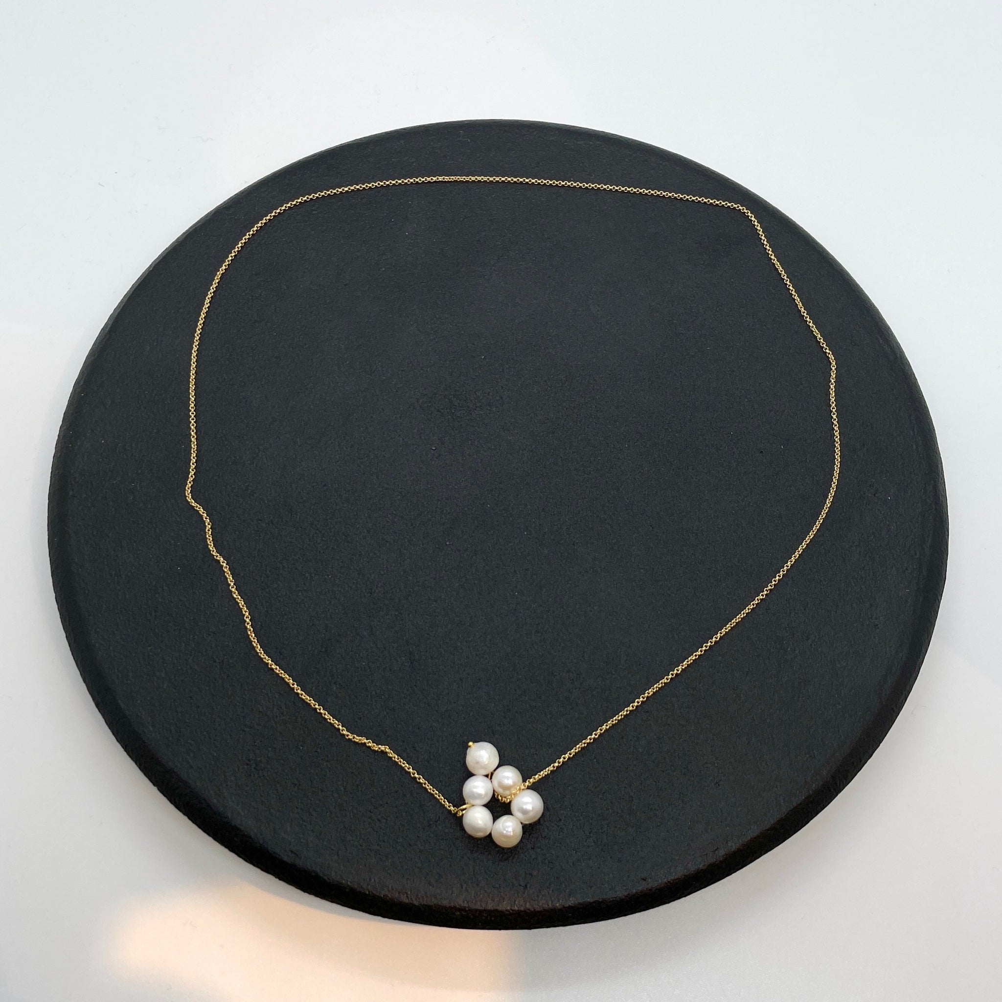 FLOWER DROPPING PEARL NECKLACE